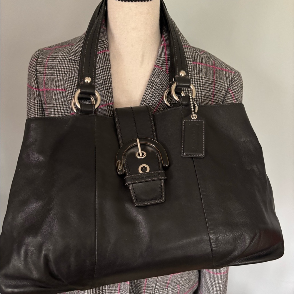 Coach Y2K Soho east West Black Leather Shoulder Bag featuring silver hardware - Picture 3 of 9